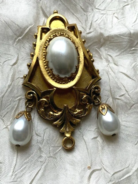 Vintage French Designer Brooch - Gilt metal - Pearl ornament - 6cm