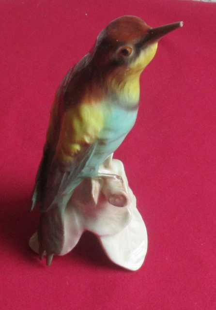 GOEBEL OISEAU EN PORCELAINE ALLEMANDE - 1967 CV82 - HAUTEUR 17.5 cm -