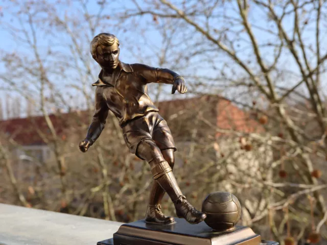 Fußballpokal ⚽🏆Dekorativer Fußballer Vintage Skulptur Stürmer auf Marmorsockel