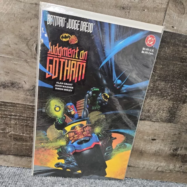 Batman-Judge Dredd Judgment On Gotham ; Simon Bisley ; Very Nice