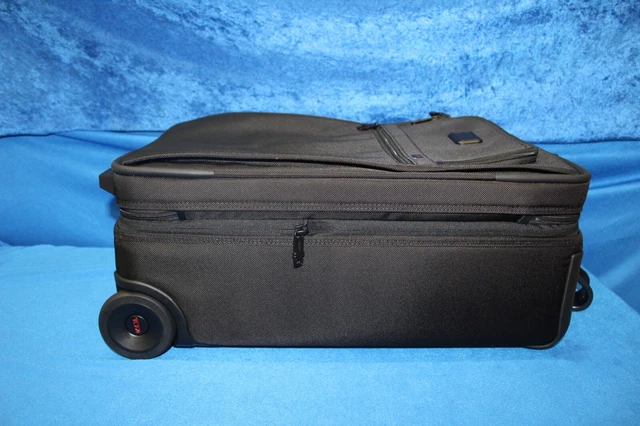 New Tumi Alpha 2 International Expandable 22" Carry On 2 Wheeled Luggage Black 3