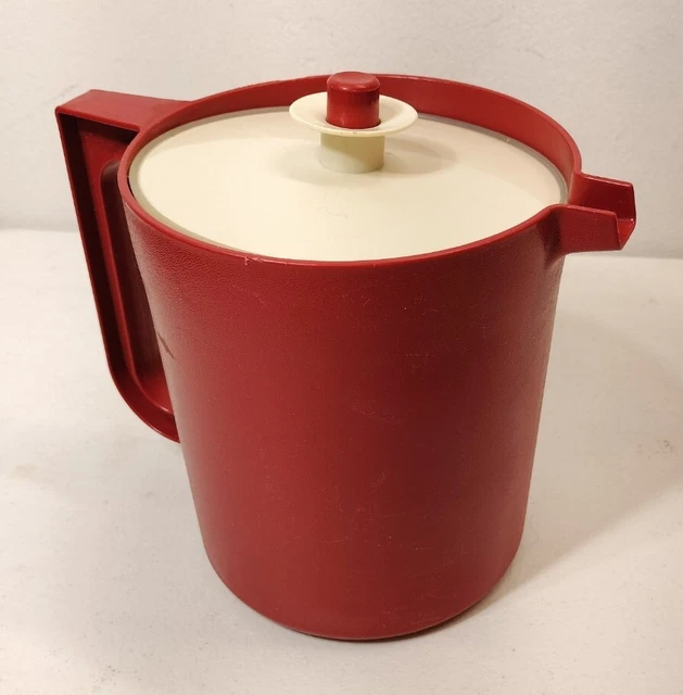 VINTAGE TUPPERWARE PUSH Button Water Juice Pitcher 1.5 QT 15755 w