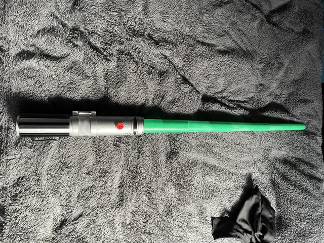 Star Wars Lightsaber Hasbro 2004 Luke Skywalker Green Flick Out Cosplay Toy
