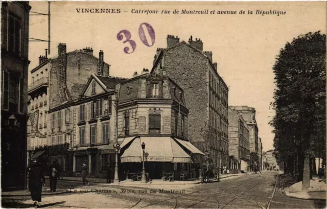 CPA AK VINCENNES Carrefour rue de Montreuil et avenue de la République (672297)