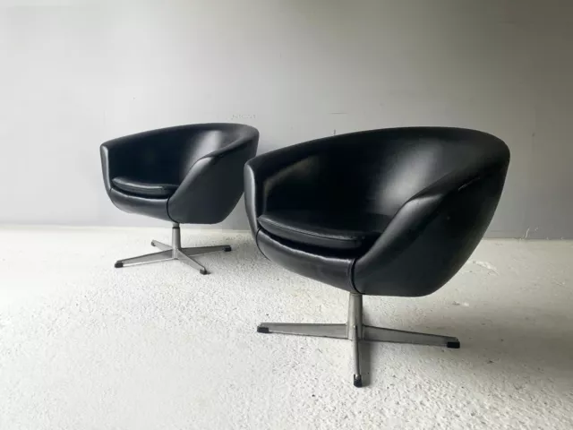 Mid century Swedish 1960’s swivel ‘pod’ chair by Overman (Price for 1 chair)