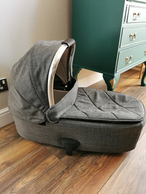 Mamas and Papas Ocarro pram carrycot - Chestnut Tweed
