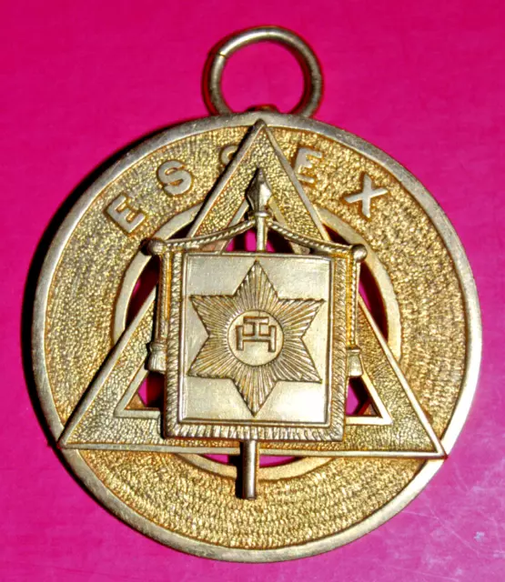 Essex Past Provincial Grand Standard Bearer chapter masonic collar jewel       *