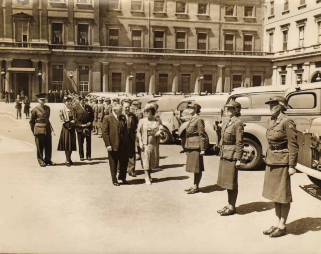 large original ww2 american ambulance parade buckingham palace with queen mother