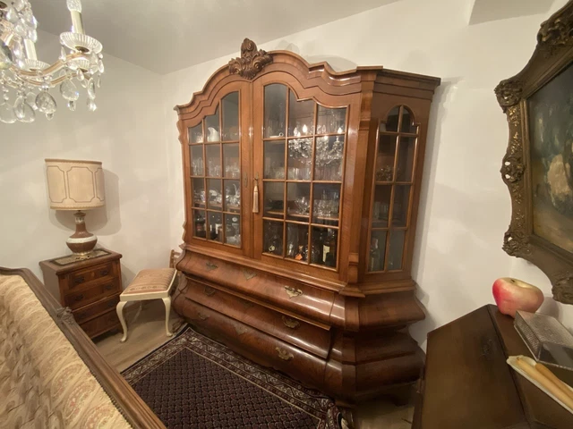 Antike Vitrinenschrank Vitrine aus Holz mit Glastüren
