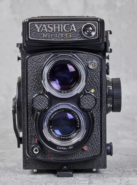YASHICA MAT 124 G : Appareil photographique au format 6x6, fabriqué au