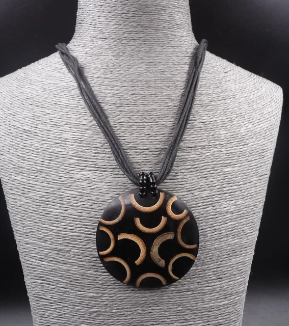 Collier ethnique en bois de cocotier et bambou