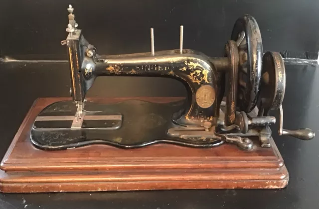 Antique Singer Hand Cranked Ornate Sewing Machine Full Working Order