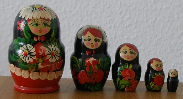 Matrjoschka. Matroschka. Babuschka! 5 Holz-Puppen. SCHÖNES GESCHENK FÜR KINDER!