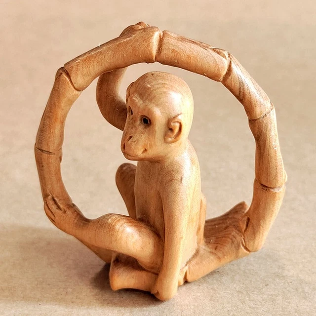 Q4805 - 2" Hand carved Boxwood Netsuke Figurine Carving - Smart Monkey