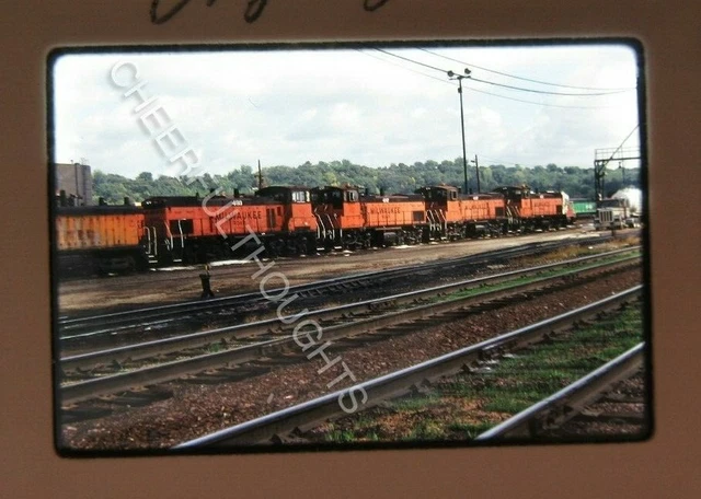 Original '87 Kodachrome Slide MILW Milwaukee Road 493 MP15AC Lineup     29M5