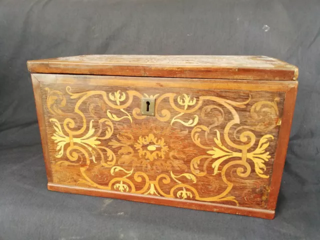Coffre ancien en bois/marqueterie/fin 18 ème siècle/old Marquetry wood chest