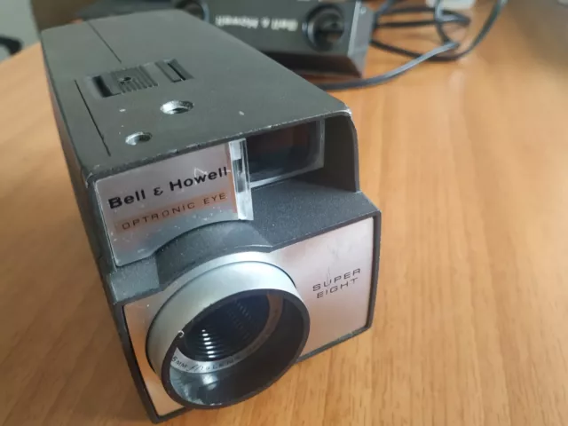 Cámara Bell & Howell Optronic, Super 8 más antorcha y estuche (sin testear)