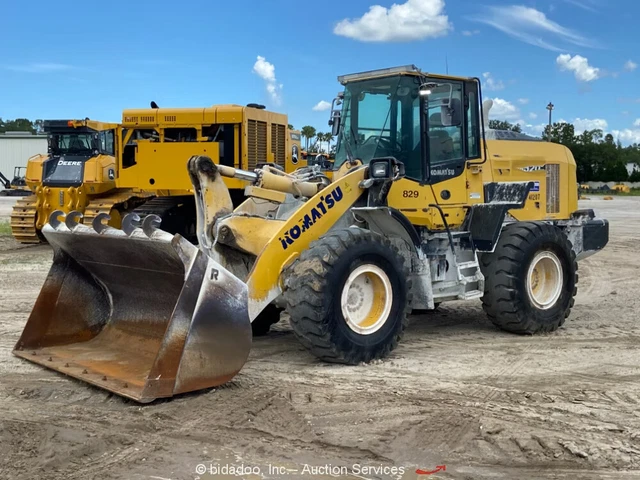 2017 Komatsu WA320-8 165 HP Wheel Loader  3.75 Yard Tractor bidadoo