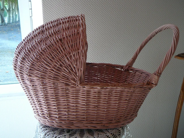 Ancien Couffin Bébé En Osier Vintage Années 60 - Avec Capote En Tissu Fleuri Bleu Et Rose