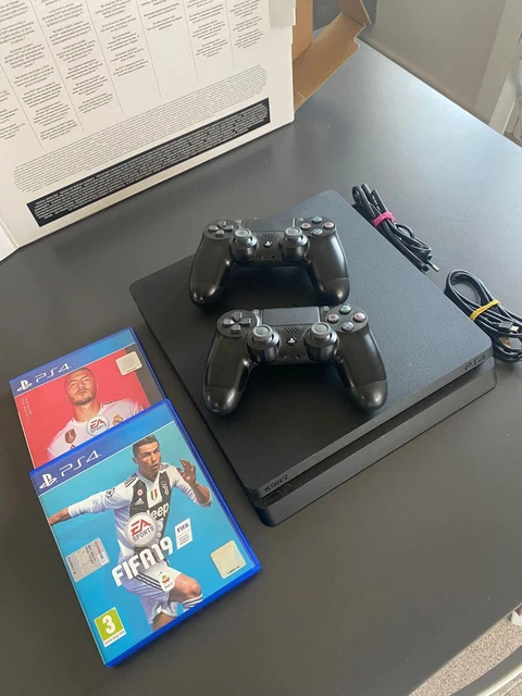 CONSOLE SONY PS4 SLIM 1TB + 2 CONTROLLER + 2 GIOCHI FIFA19 e FIFA20 - ORIGINALE