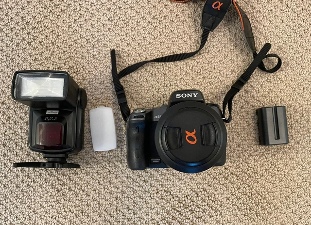 Sony Alpha α550 Camera With Sony 18-55 mm Lens, Metz Flash and 2 Batteries