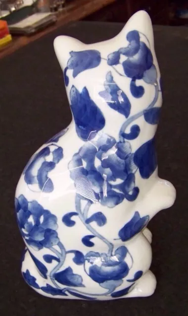 porcelain blue & white cat kitty sitting flowers vines 3