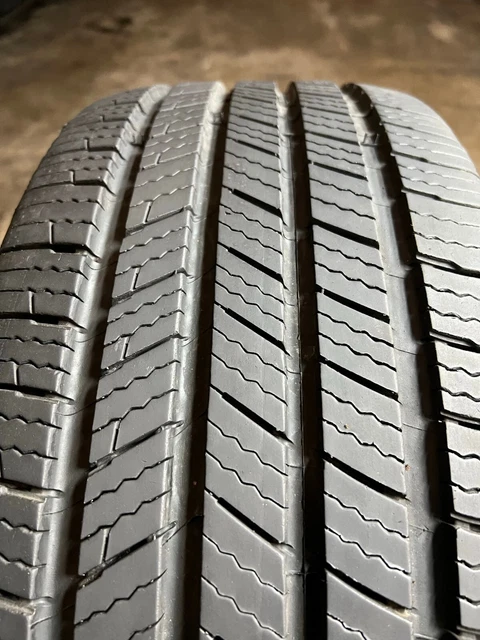 Set of 2 Used 235/50R17 Michelin Defender T+H - 96H - 9.5/32 Set of 2 Used 235/50R17 Michelin Defender T+H - 96H - 9.5/32