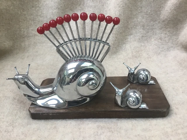 Ensemble de piques à apéritif et porte-escargots en bois vintage du milieu du siècle - France