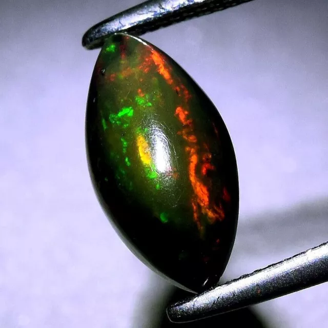 ★ RARE ! OPALE NOIRE ET MULTICOLORE D'ETHIOPIE : 10 mm x 5 mm ★ P419.1135t