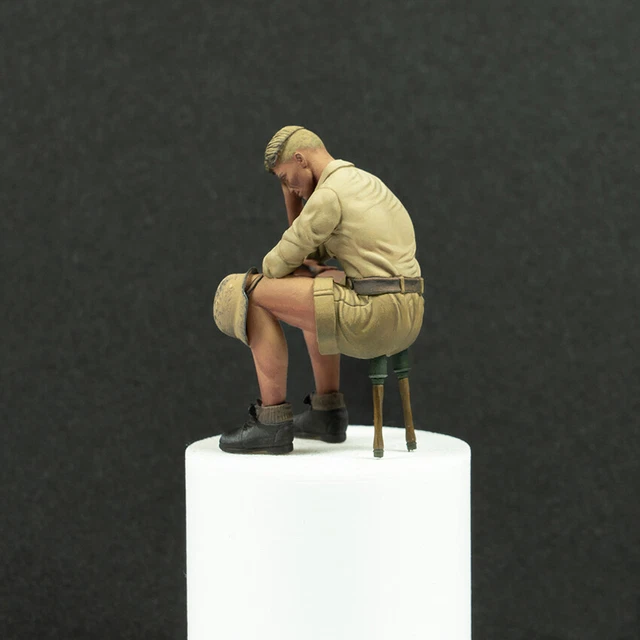 1/35 SOLDIER SITTING on Grenades 3D-Print Resin Kit Unassembled ...