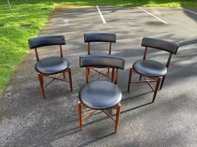 4pc VTG 70’s G-Plan Fresco Black PV Round Seat Teak Dining Room Table Chairs