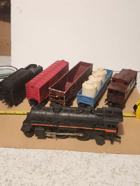 Lionel Trains O-gauge Set With A 249 Locomotive And 6 Rolling Stock