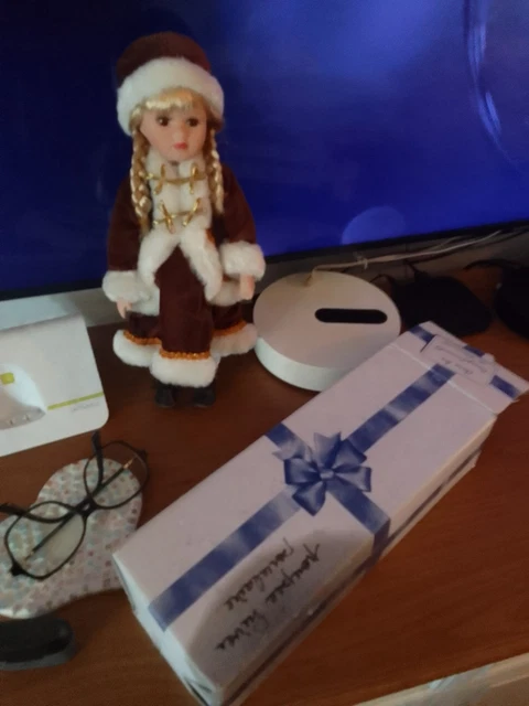 La poupée d'horreur Annabelle est livrée avec une chaise : porcelaine peinte à la main, robe faite main, décoration effrayante - France