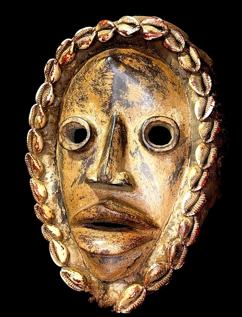 Maschera africana da parete vintage intagliata a mano in legno africano...
