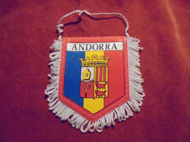 PETIT FANION 10*9 Cm Ecusson Blason Badge Racing Paris 1 # 1982 A 1984