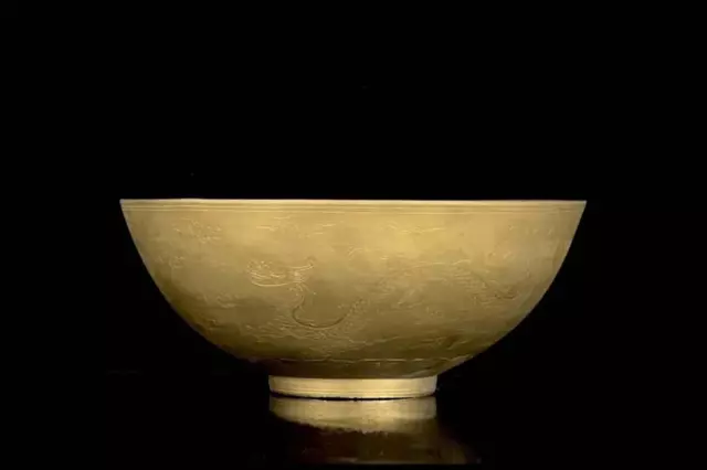 Old Rare Chinese Chenghua Marked Carved Dragon Gilding Bowl (X145)