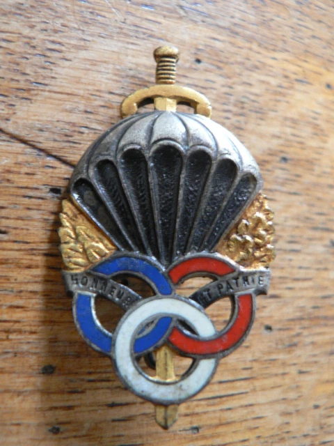 Médaille parachutiste ciselée Cheval ailé épée Ambert Valeur - Antiquités