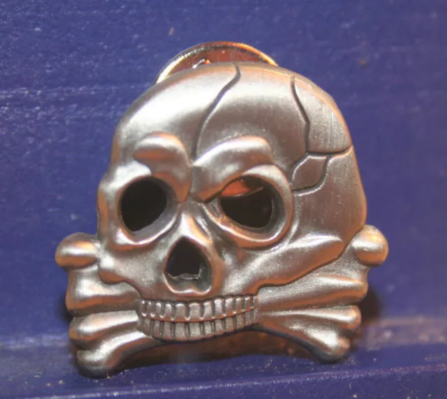 Ausverkauf   Pin Husaren Totenkopf  Metall Neu   380