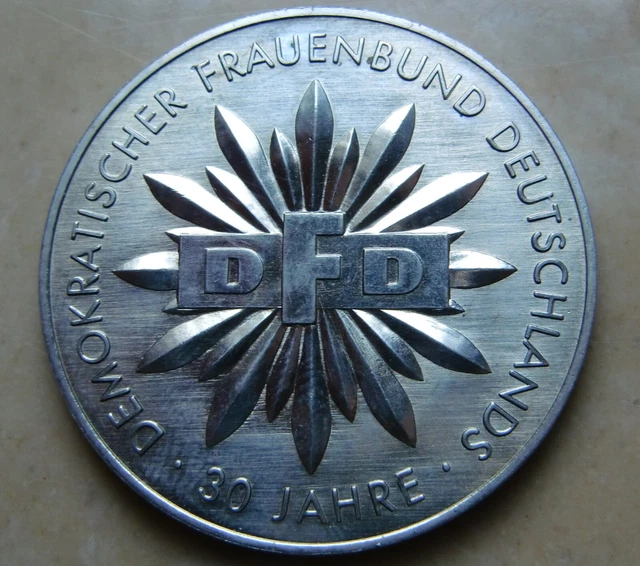 DDR MEDAILLE 40MM 30 Jahre DFD Demokratischer Frauenbund Deutschlands