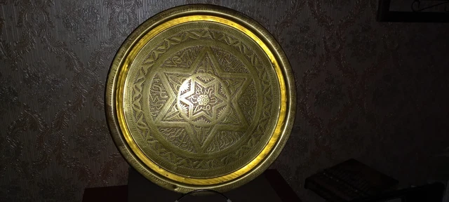 Plateau Marocain Ancien En Cuivre – Doré, Motif Fleur, Années 1920-1940