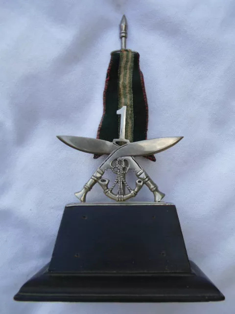 TROPHEE 2ème GM GB 1er GOURKA / INDIAN ARMY UK GB WW2 1st Gorkha Rifles TROPHY