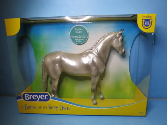 BREYER CLASSICS/FREEDOM SERIES-Pearly Gray Trakehner Horse-New In Box