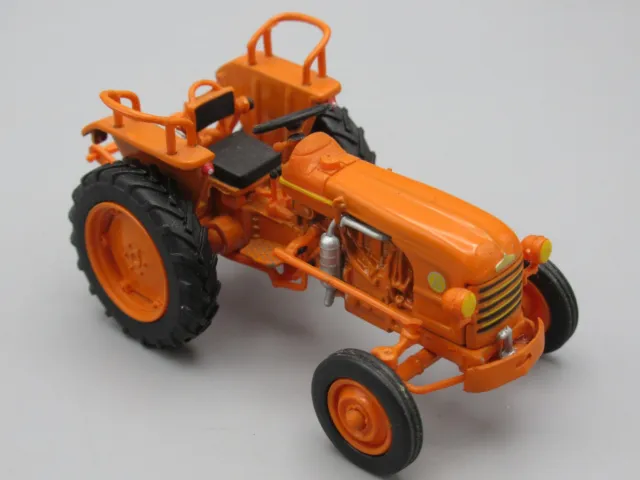 Tracteur Renault D22 orange - Universal Hobbies