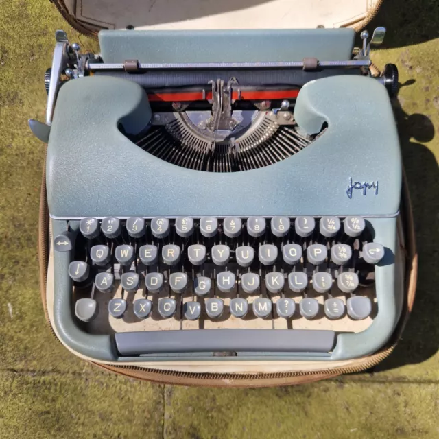 typewriter vintage Japy