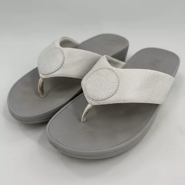 FitFlop Demelza Silver Shimmer Toe Post Sandals Womens 7 Logo White Gray B02-011