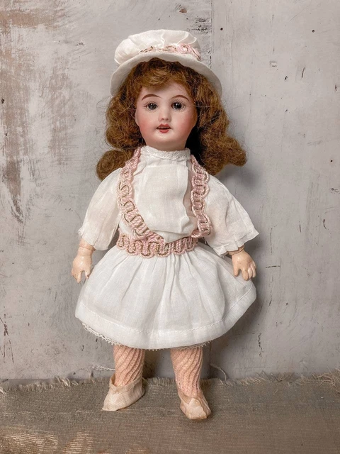 Poupée ancienne SFBJ 301 Paris en porcelaine – début XXe