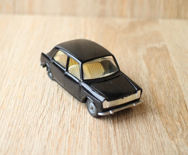 Lot de 2 Voitures miniature Politoys éch 1/41ème: Opel Kadett coupé n°79 et Innocenti Morris IM3 n°86 - Collection