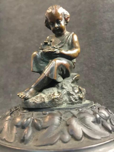 "Fillette et poussin" bronze XIXe sur socle bois sculpté