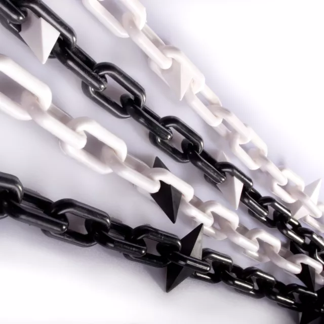 25m x 8mm White / Black Plastic Diamond Spiked Chain - Garden Barrier Chains