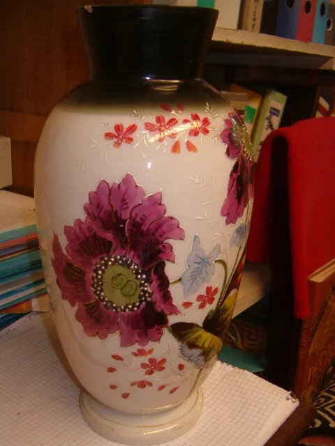 ancien vase en opaline émaillé peint à la main Napoléon III